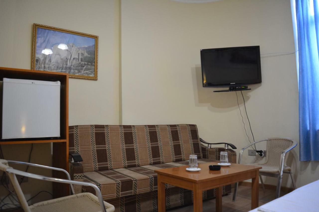 Hotel Republika Tirana Eksteriør billede