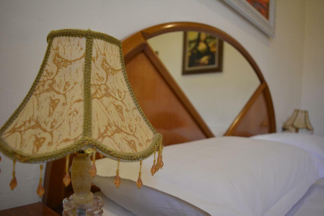 Hotel Republika Tirana Eksteriør billede