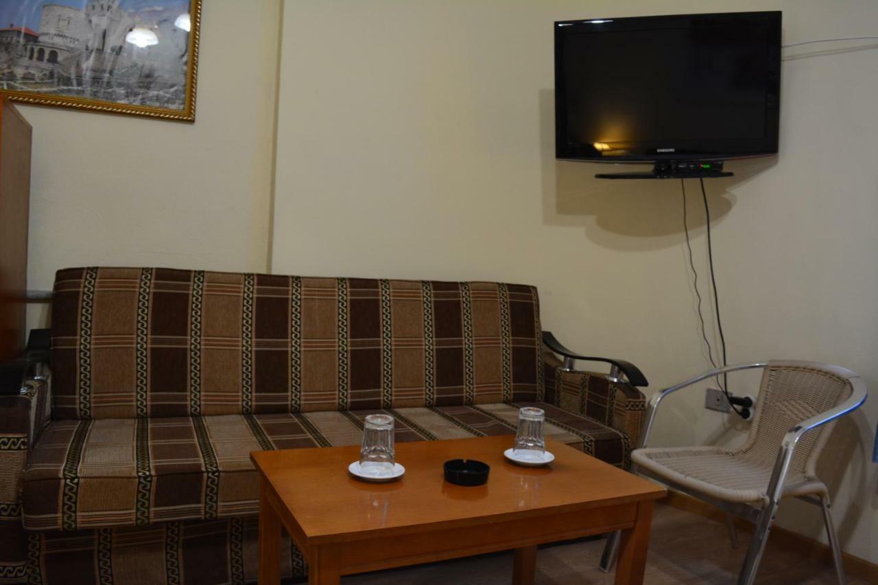 Hotel Republika Tirana Eksteriør billede