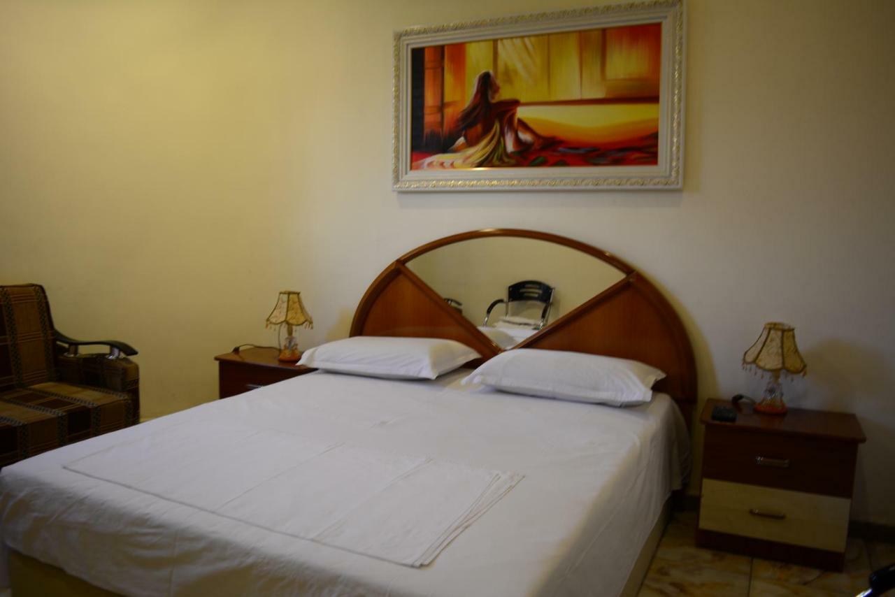 Hotel Republika Tirana Eksteriør billede